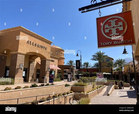 desert hills outlet stores